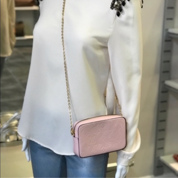 Louis Vuitton Rose Camera Bag - Picture 5 of 12